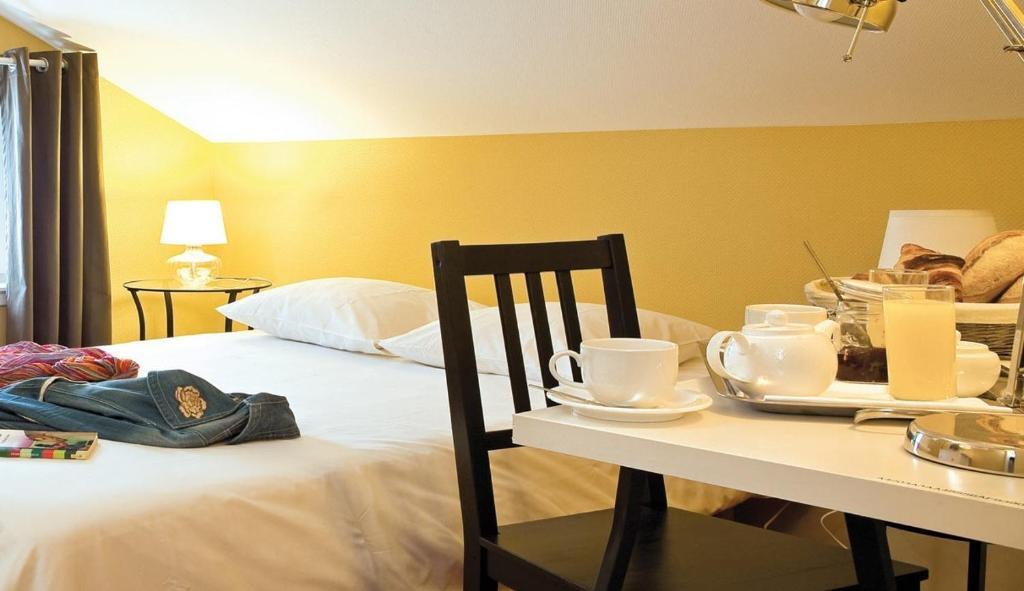 ホテル L'Etoile D'Or ショーモン 部屋 写真